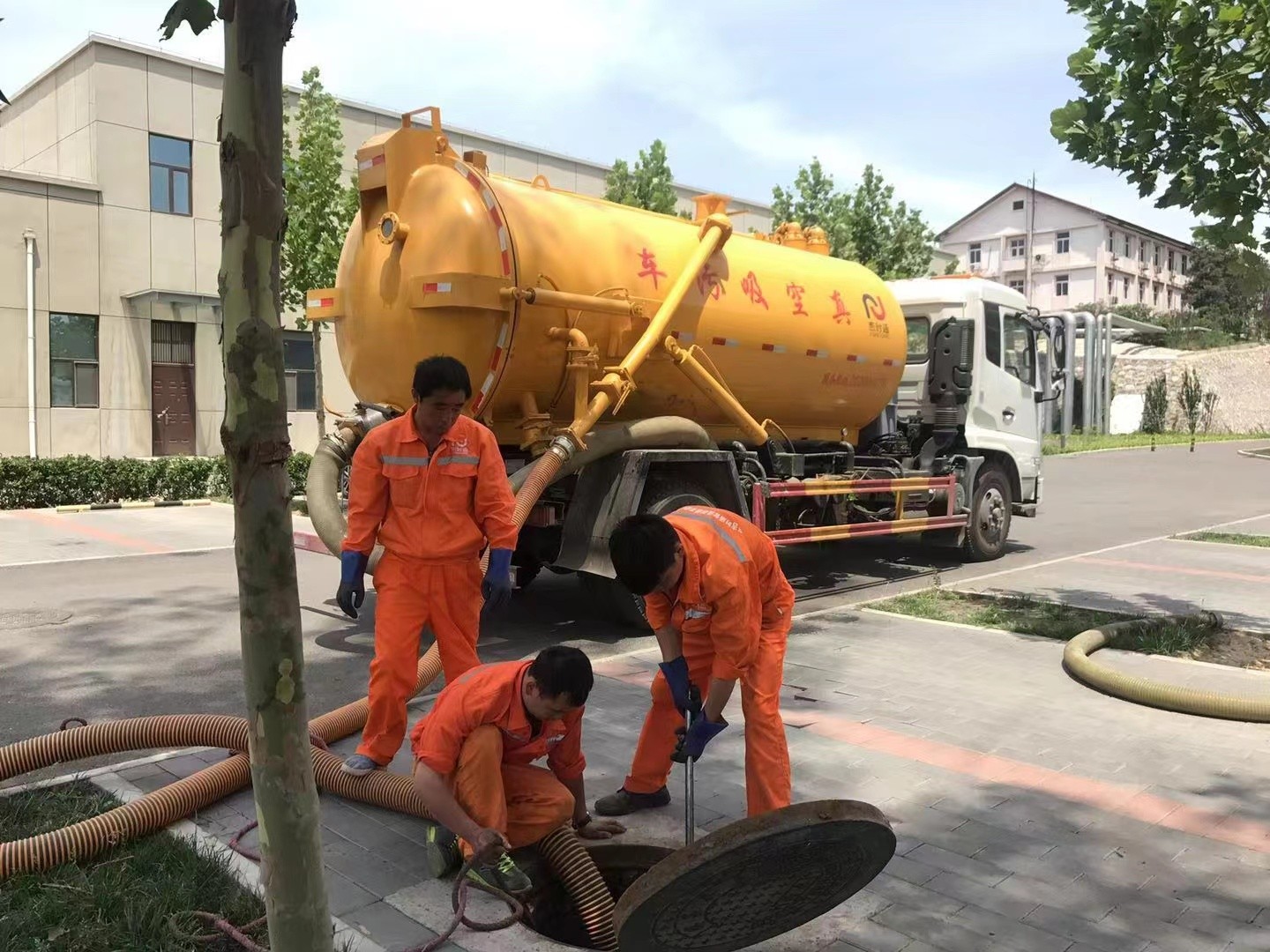 上蔡化粪池清理与5-8吨吸粪车施工效率分析